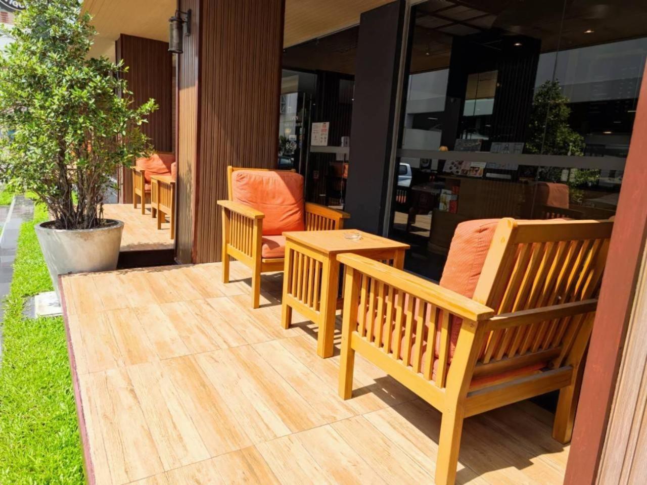 The Bedrooms Boutique Hotel Bangkok Exterior photo